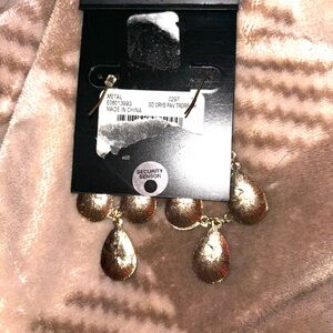 Brand new set of earrings with crystals